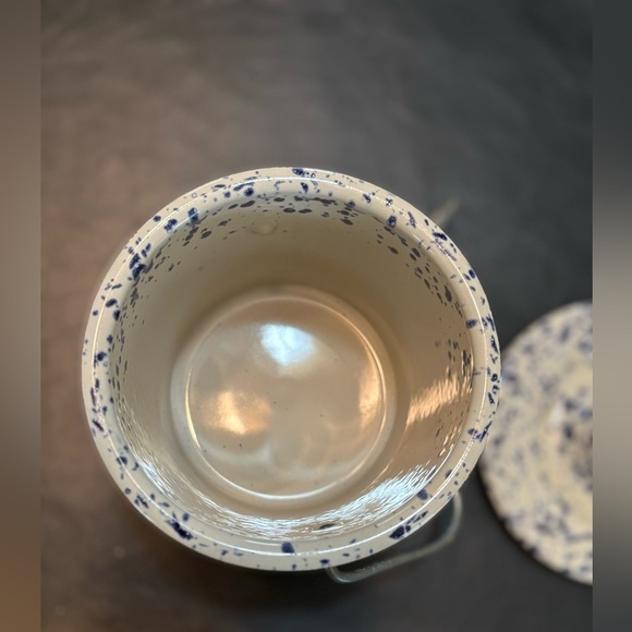 VTG blue&white speckled stoneware cheese/butter crock w: wire bail handle&lid - Picture 6 of 12